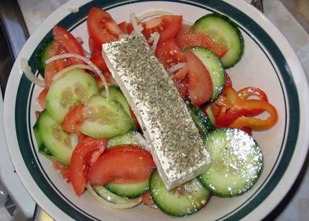 Готовый греческий салат