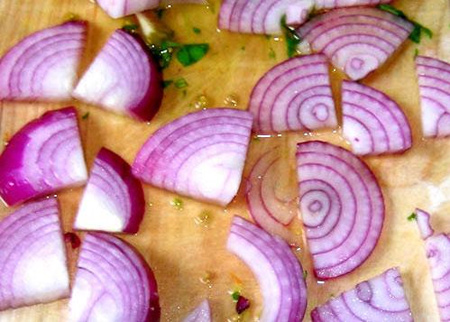 Порезать лук для салата
